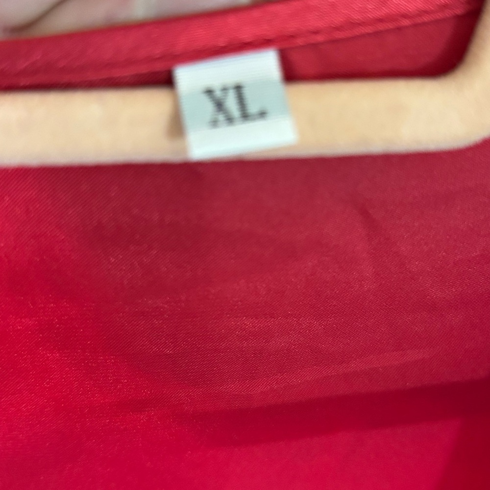 Luxurious Red Satin Robe with Tie Closure - Picture 6 of 6